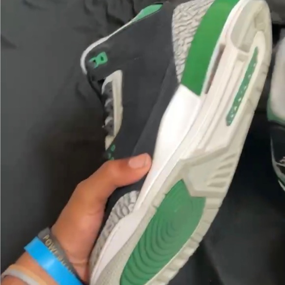 Selling Jordan pine green 3s